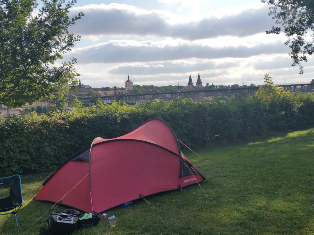Uitzicht vd camping op de stad