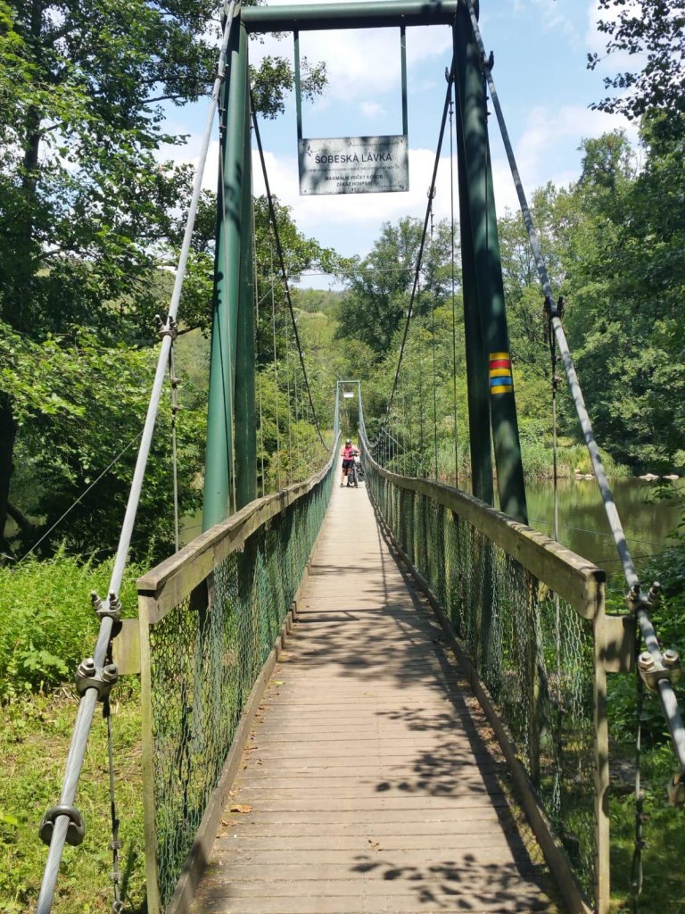 Hangbrug onderweg